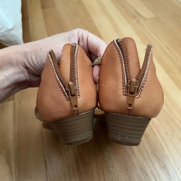 Express braided camel and gold sandals size 9 - Picture 4 of 5